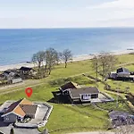 Three-bedroom In Semesterbostad