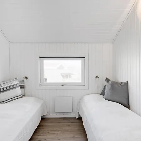 Three-bedroom In Feriehus