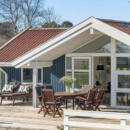 Three-bedroom In Hébergement de vacances Otterup
